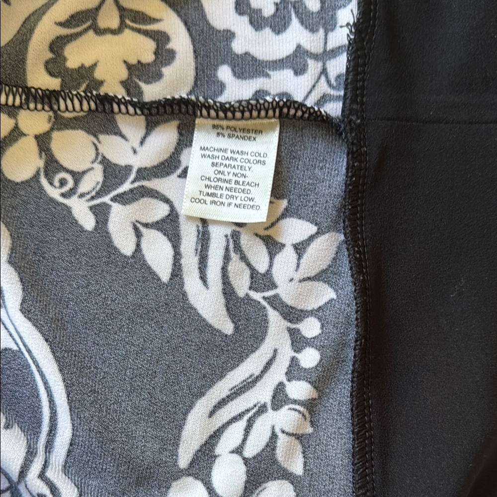 White Horse Black Market Elegant Black and White Women's Top - Picture 9 of 9
